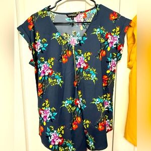 Express Size Medium V-Neck Floral Print Blouse